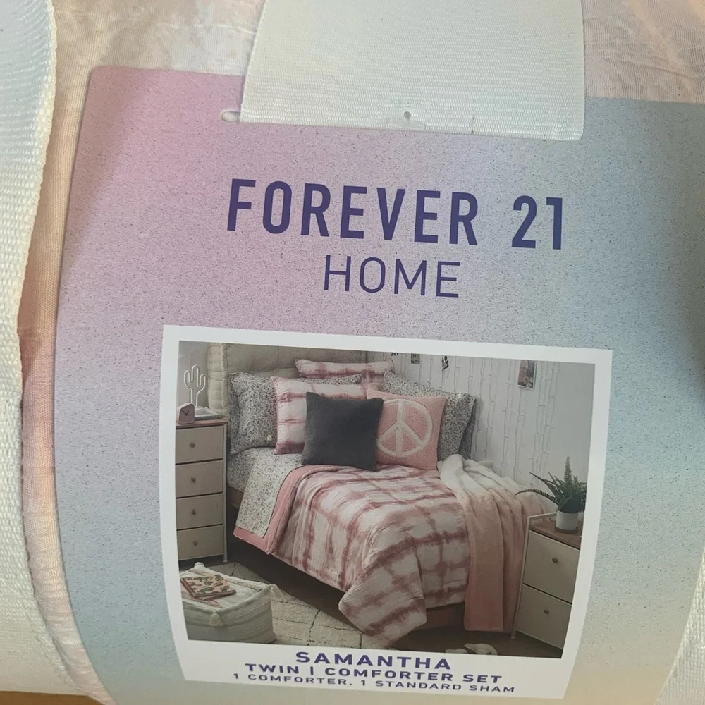 NEW Forever 21 Pink and White Tie Dye Twin Comforter Set